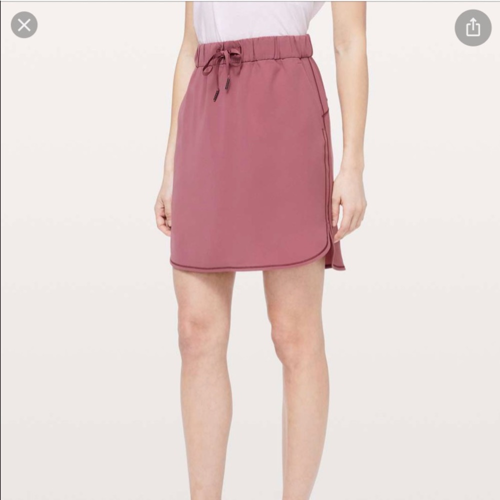 Lululemon On The Fly skirt